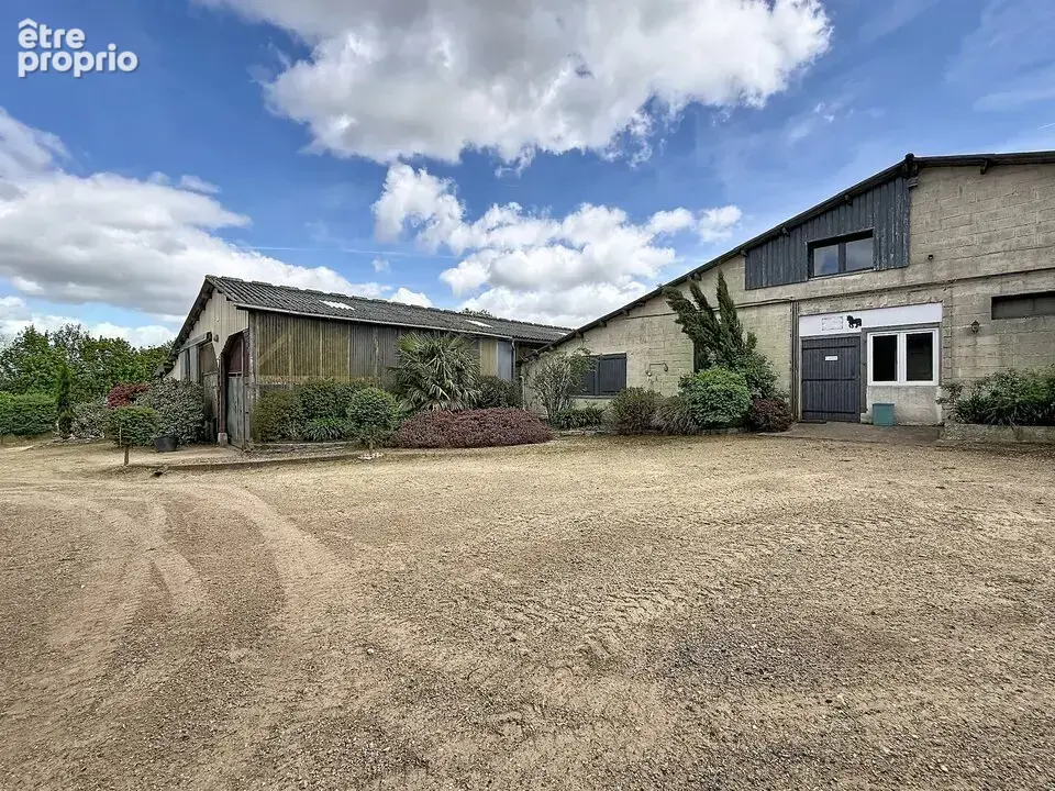1390 m² à Franqueville-Saint-Pierre  - photo 4