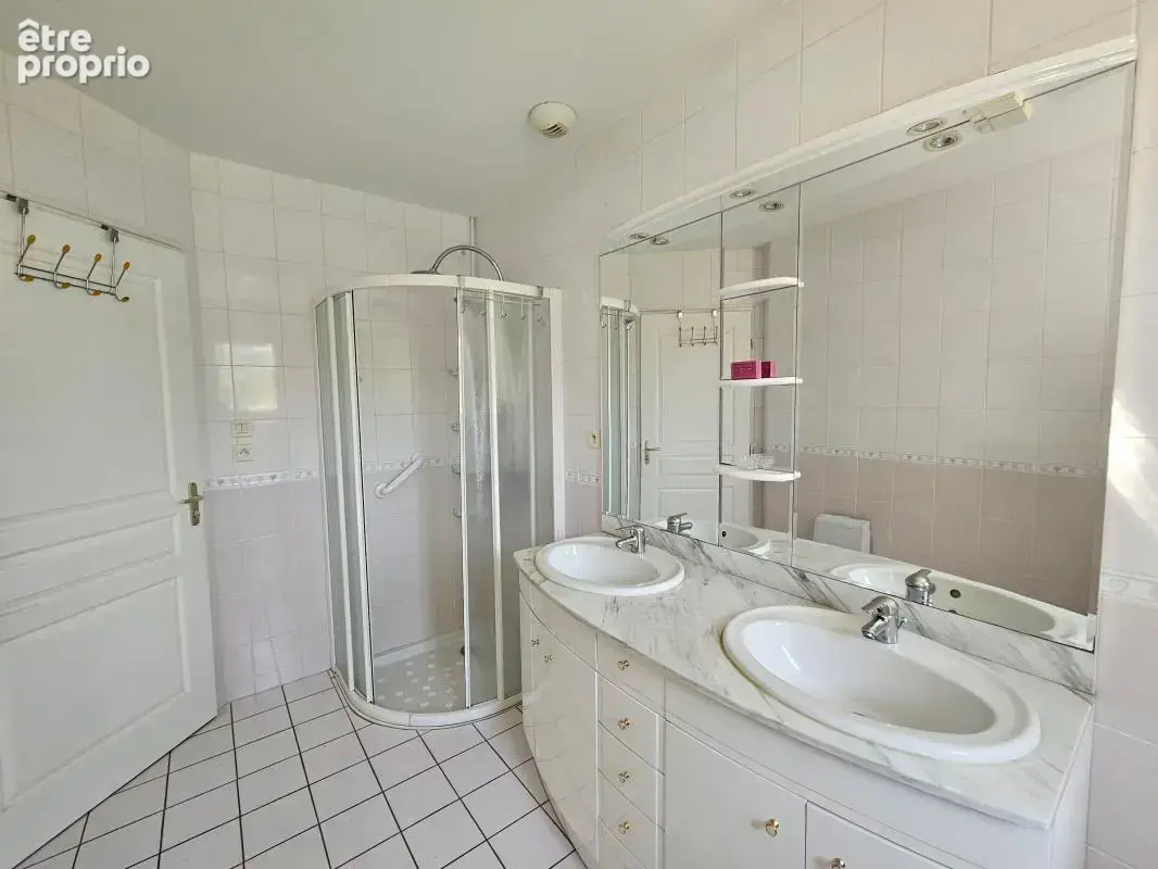 LES VANS – Posez vos valises à deux pas du centre des Vans ! (4 ch, Piscine, Garage) - photo 11