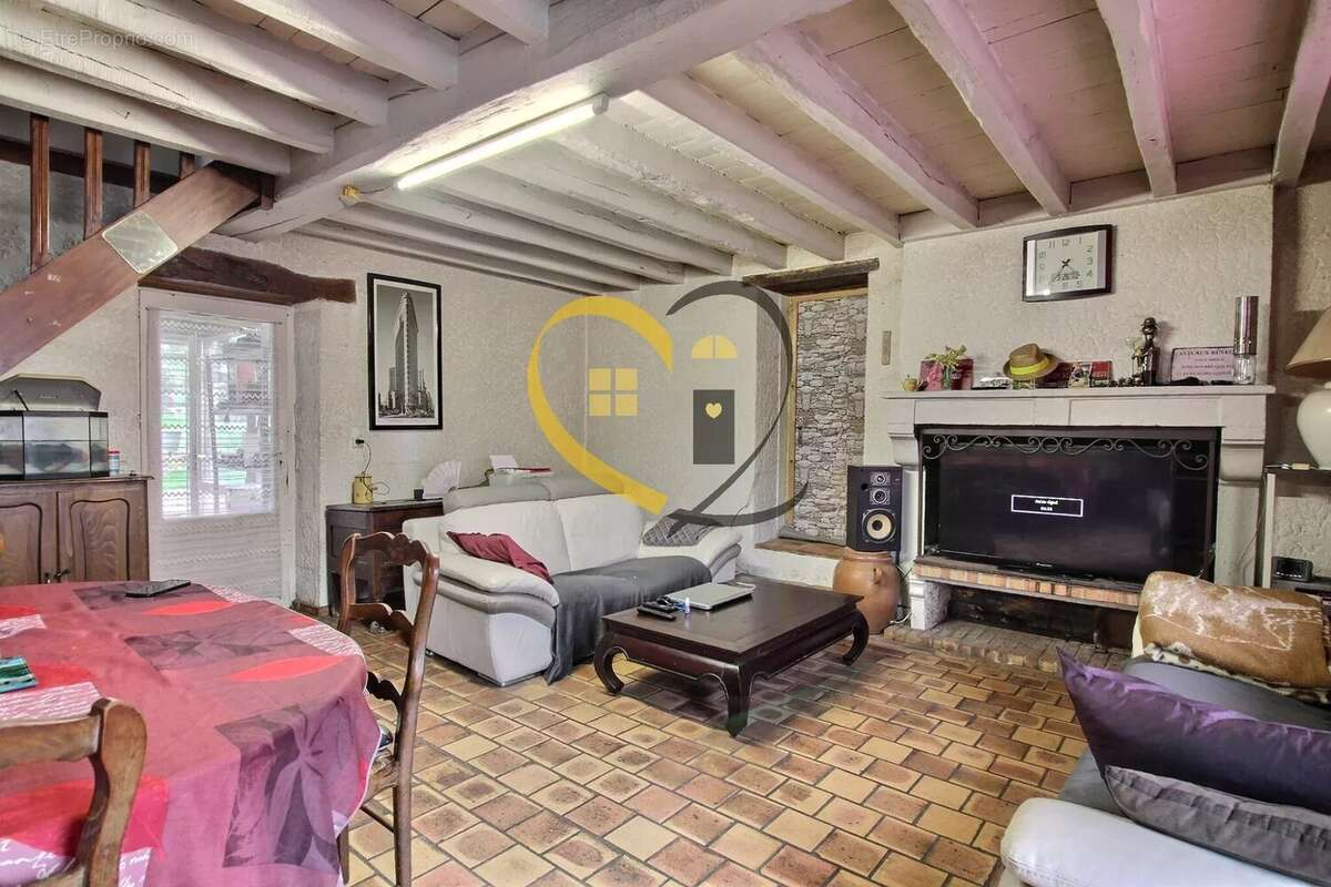 Maison à SAINT-MARTIN-D&#039;AUXIGNY