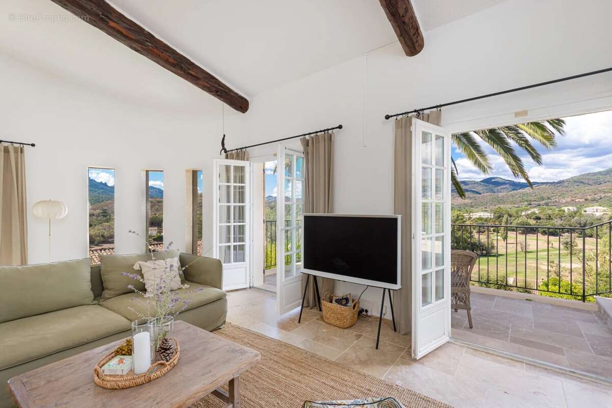 Appartement à MANDELIEU-LA-NAPOULE