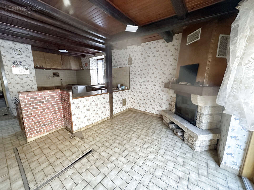 Maison à MOYEN