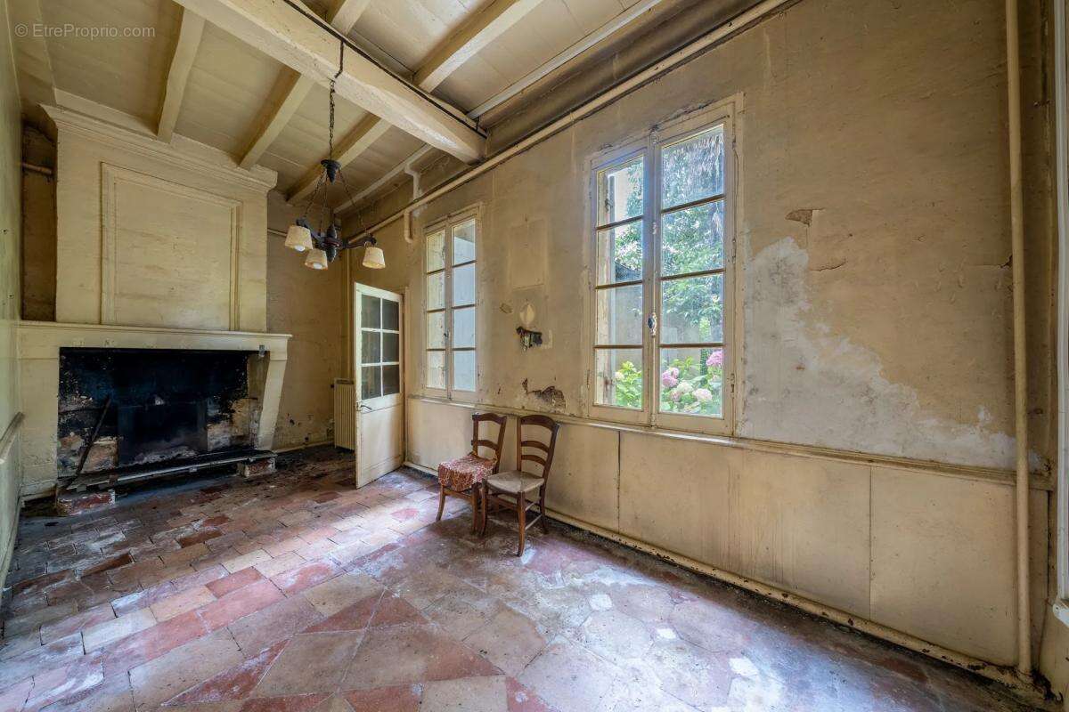 Maison à SAINT-MEDARD-DE-GUIZIERES