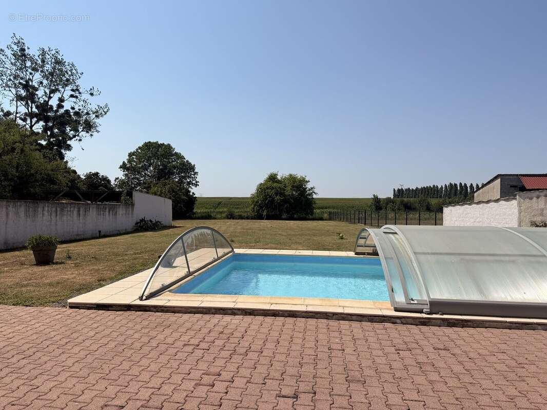 Maison 197 m² à Rioux  - photo 2