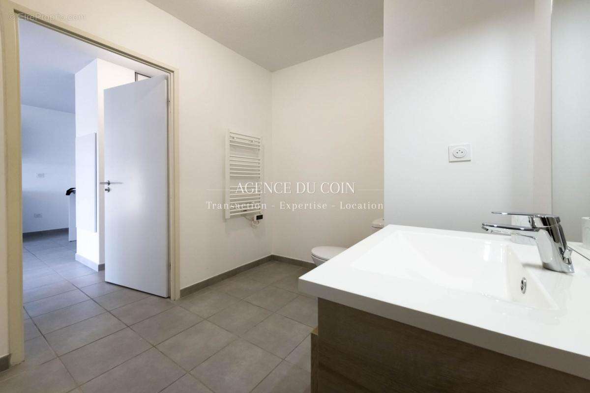 Appartement à LE MUY