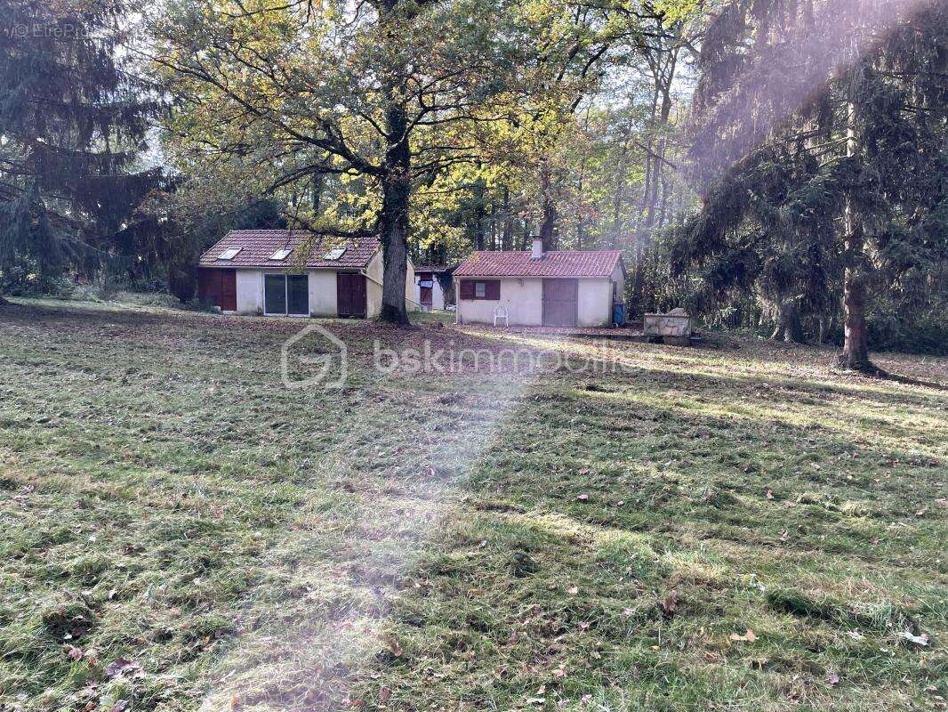 Maison à VILLETHIERRY