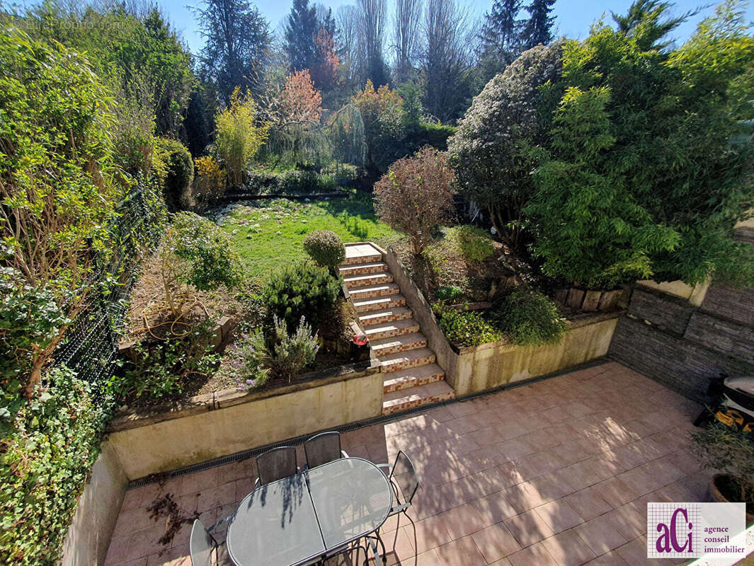 Maison à L'HAY-LES-ROSES