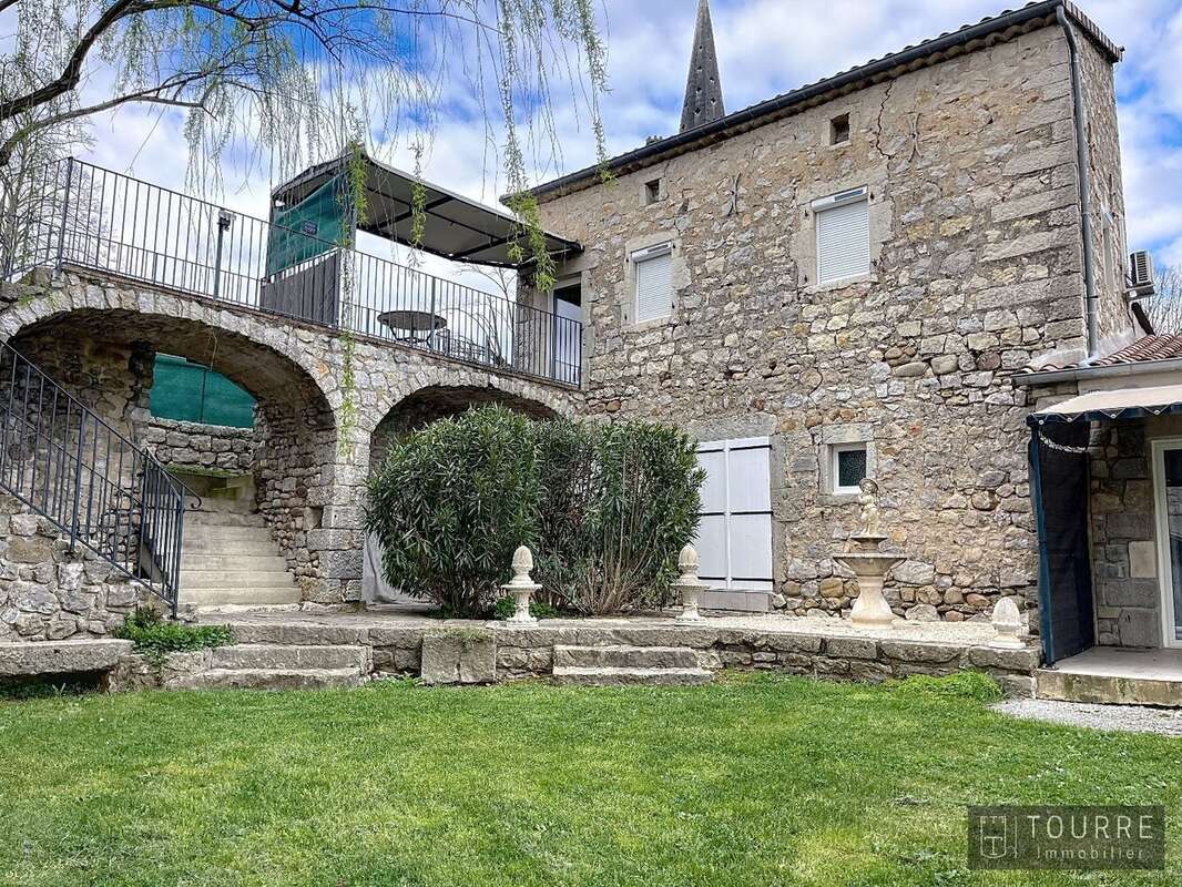 Maison à BERRIAS-ET-CASTELJAU