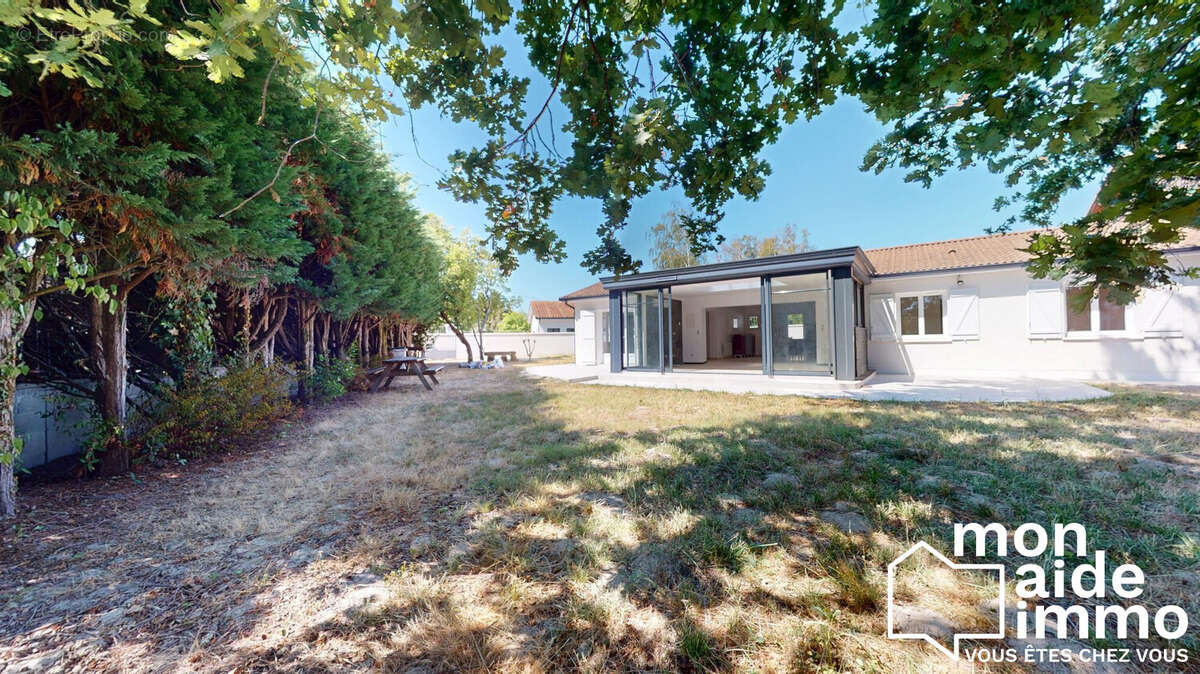 Maison 130 m² à Carignan-De-Bordeaux  - photo 4