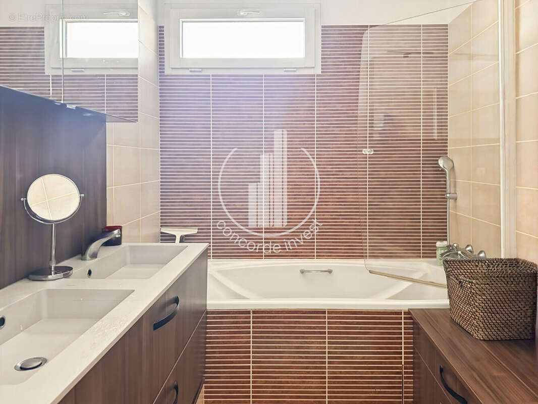 Appartement à SURESNES