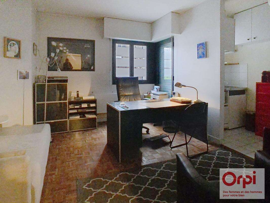 Commerce à ISSY-LES-MOULINEAUX