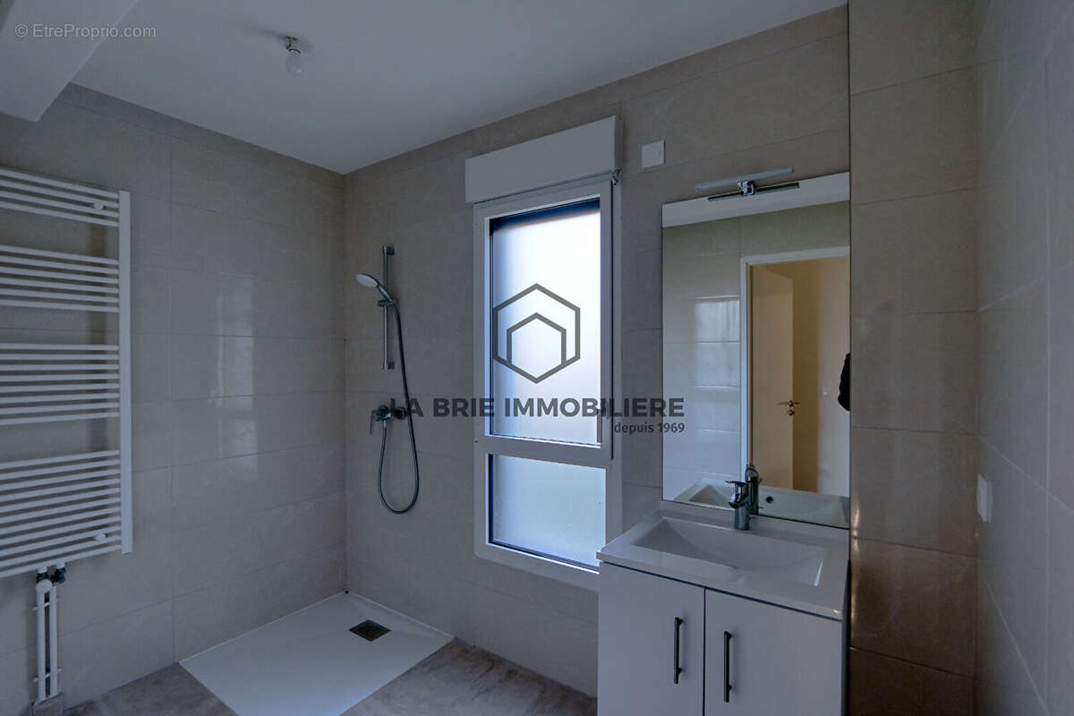 Appartement à RUBELLES