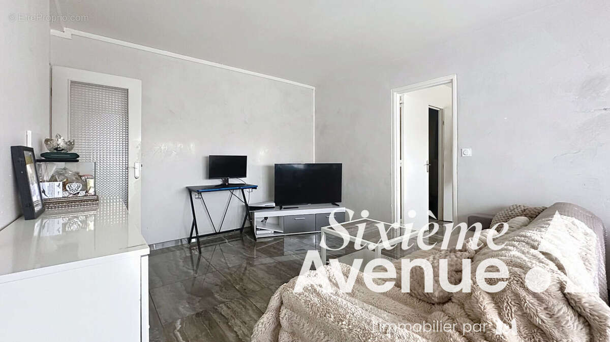 Appartement Saint Priest 2 pièce(s) 52.94 m2 - photo 2