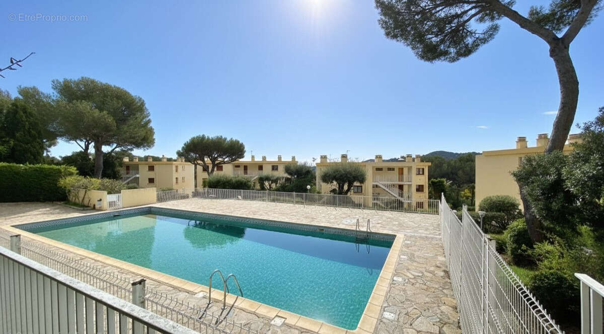 Appartement à BORMES-LES-MIMOSAS