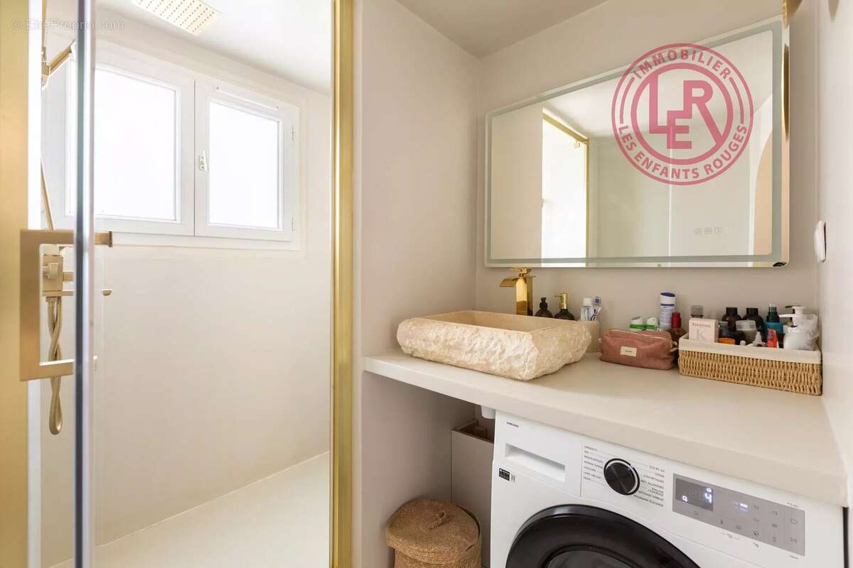 Appartement à PARIS-10E