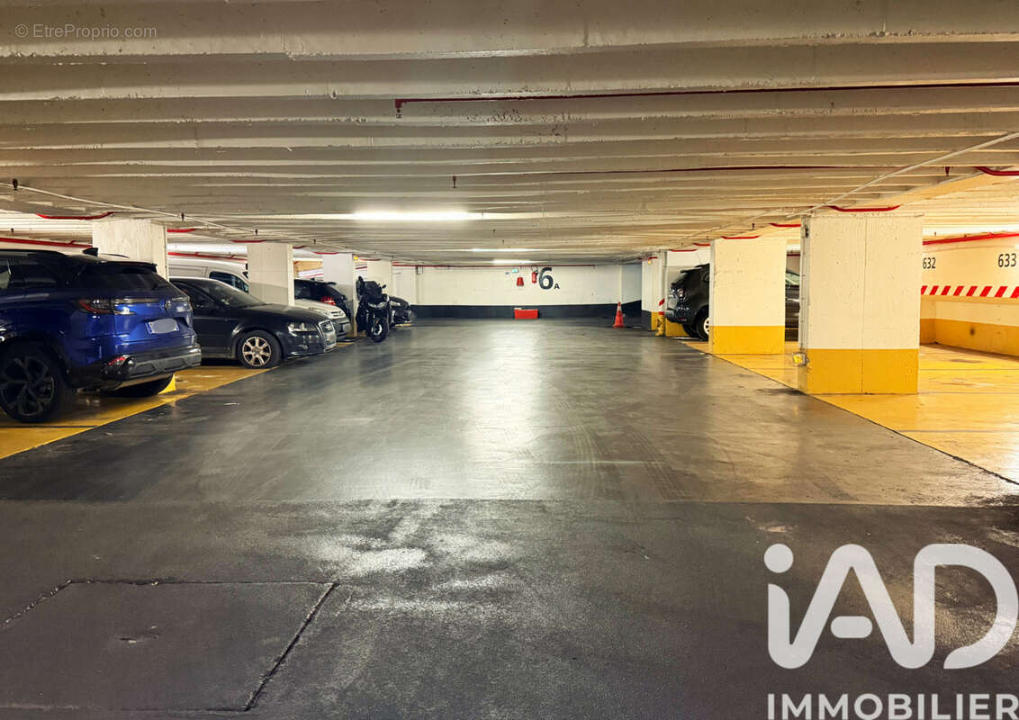 Photo 2 - Parking à PARIS-8E
