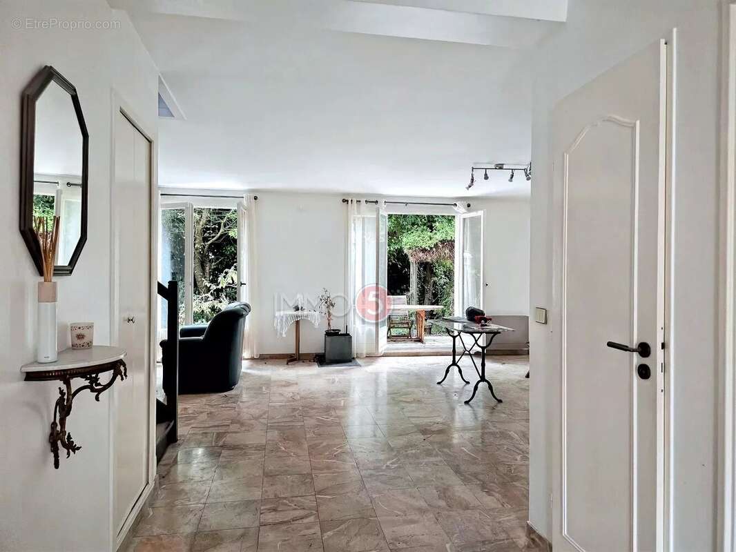 Maison à OZOIR-LA-FERRIERE