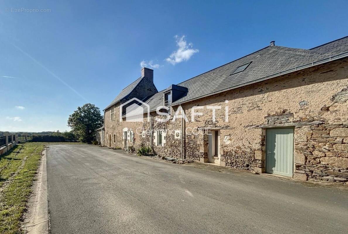 Photo 1 - Maison à BECON-LES-GRANITS