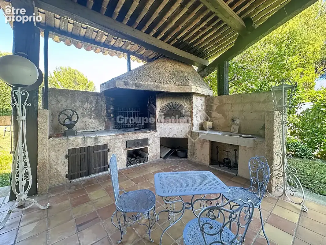 PEYMEINADE ? Villa atypique 295 m² ? Terrain plat, piscine et nombreuses possibilités - photo 6