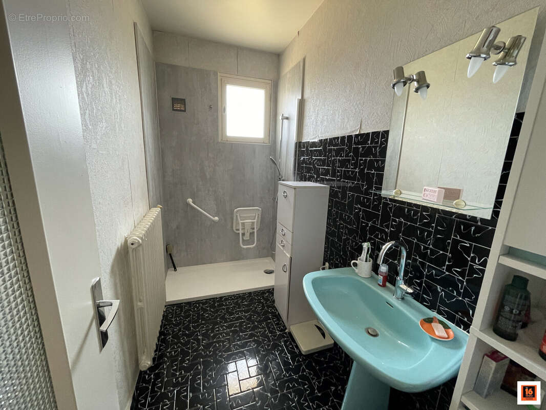 Maison 122 m² à Thiers  - photo 5