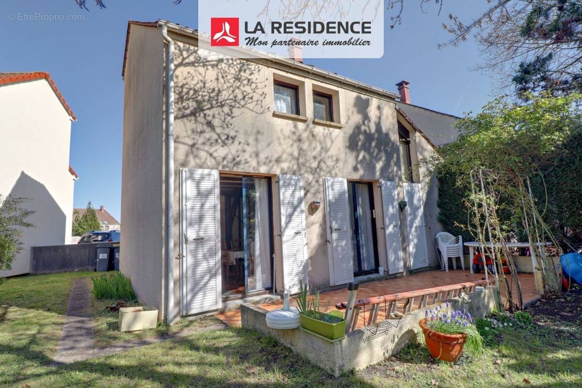 Maison à JOUY-LE-MOUTIER