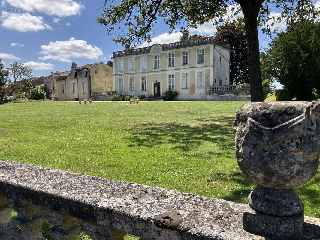 Appartement à CHARRAS