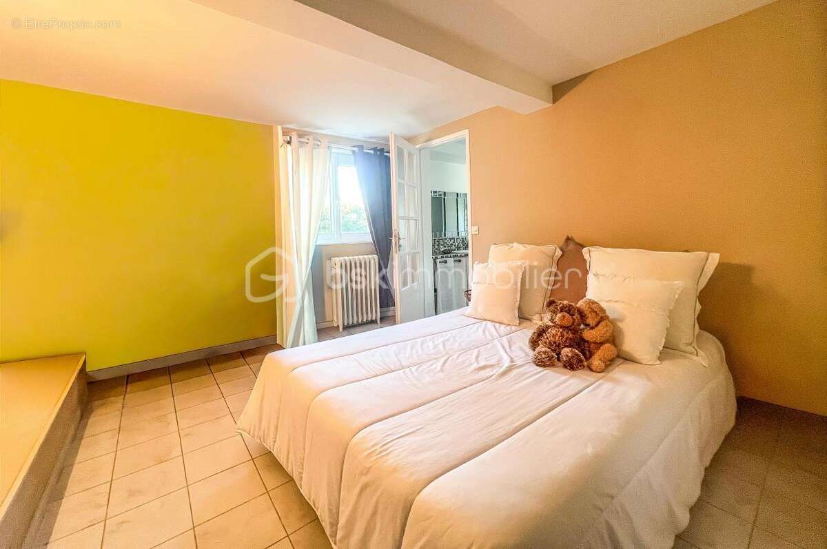 Maison à SAINT-HILAIRE-DE-BRETHMAS