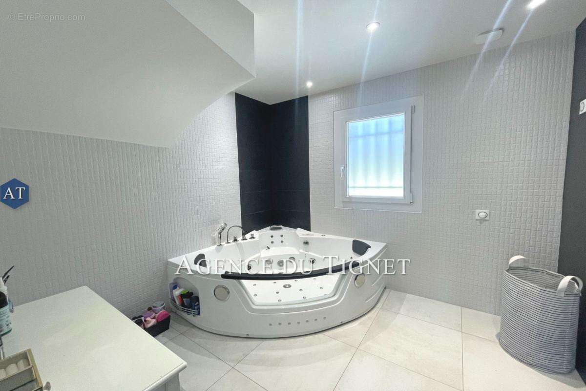 Maison à SAINT-CEZAIRE-SUR-SIAGNE