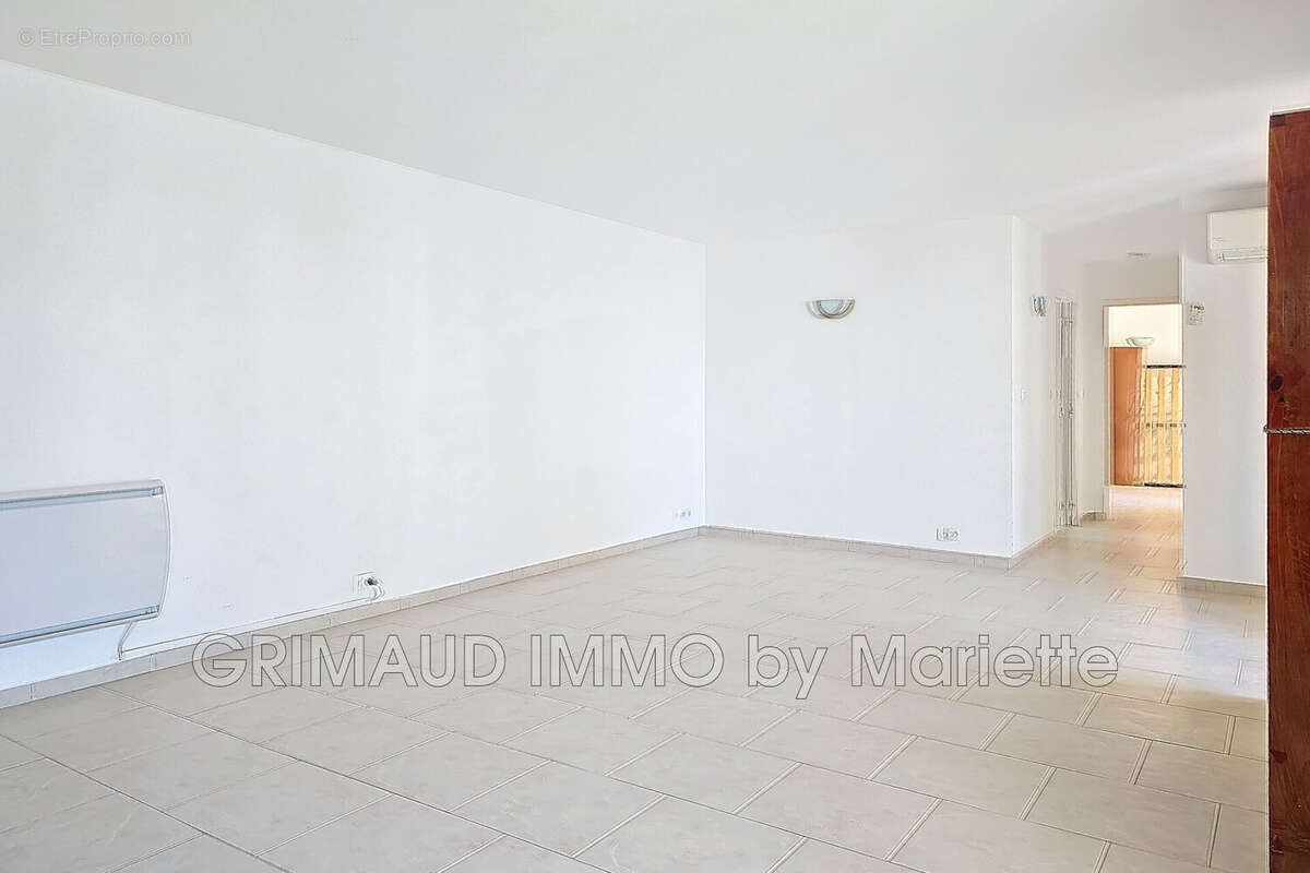 Appartement à COGOLIN