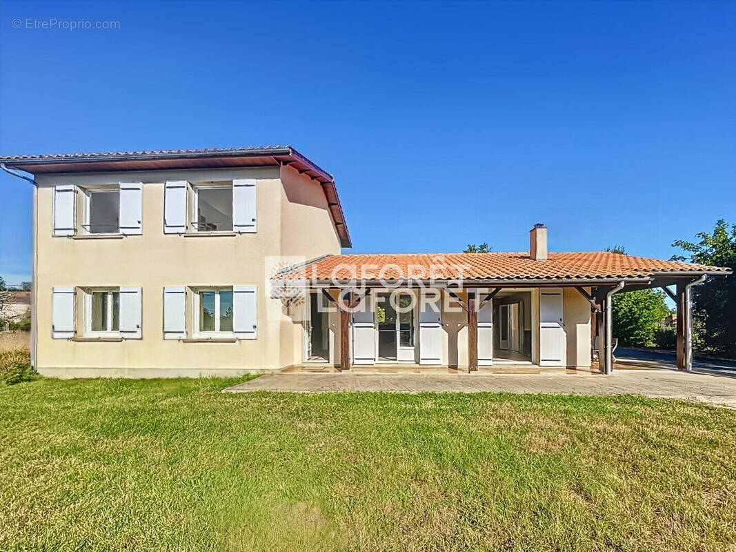 Maison à COUTRAS