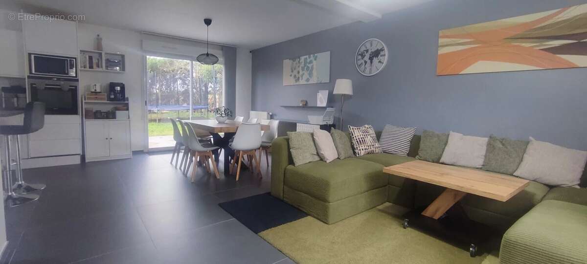 Maison à CHANTELOUP-LES-VIGNES