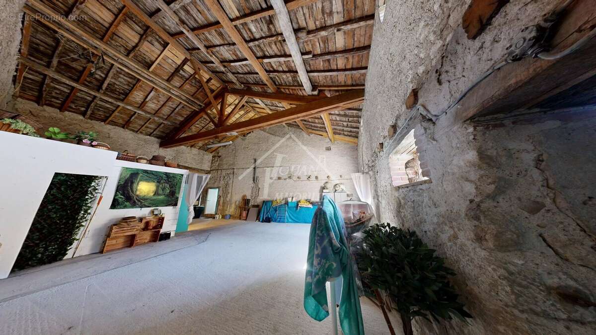 Maison à CHARROUX