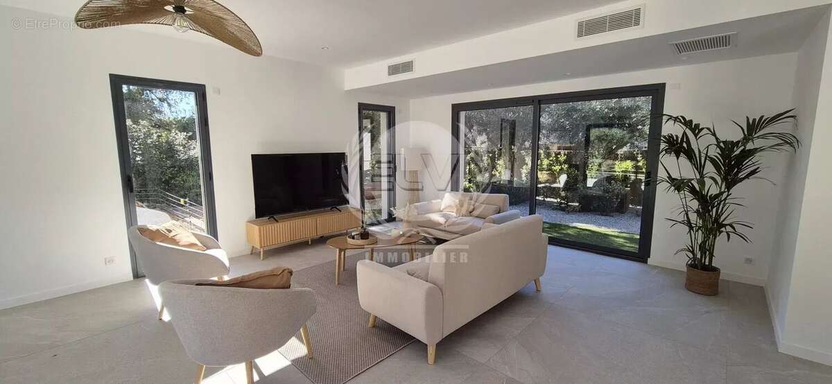 Maison à PLAN-DE-LA-TOUR