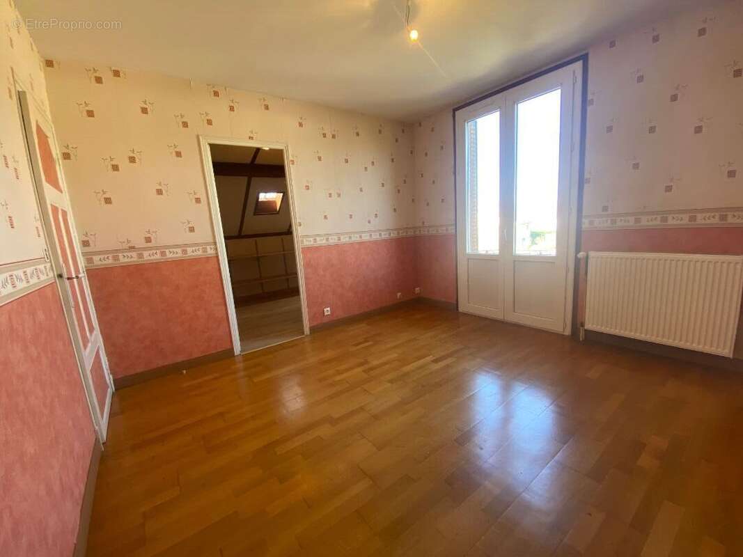 Maison à MONTLUCON