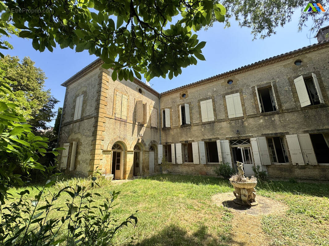 Main façade of this remarkable historic residence - Maison à MIRANDE