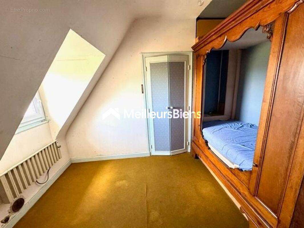 Proche commerces et écoles - Très belle maison sur 1947 m2 de terrain - photo 14