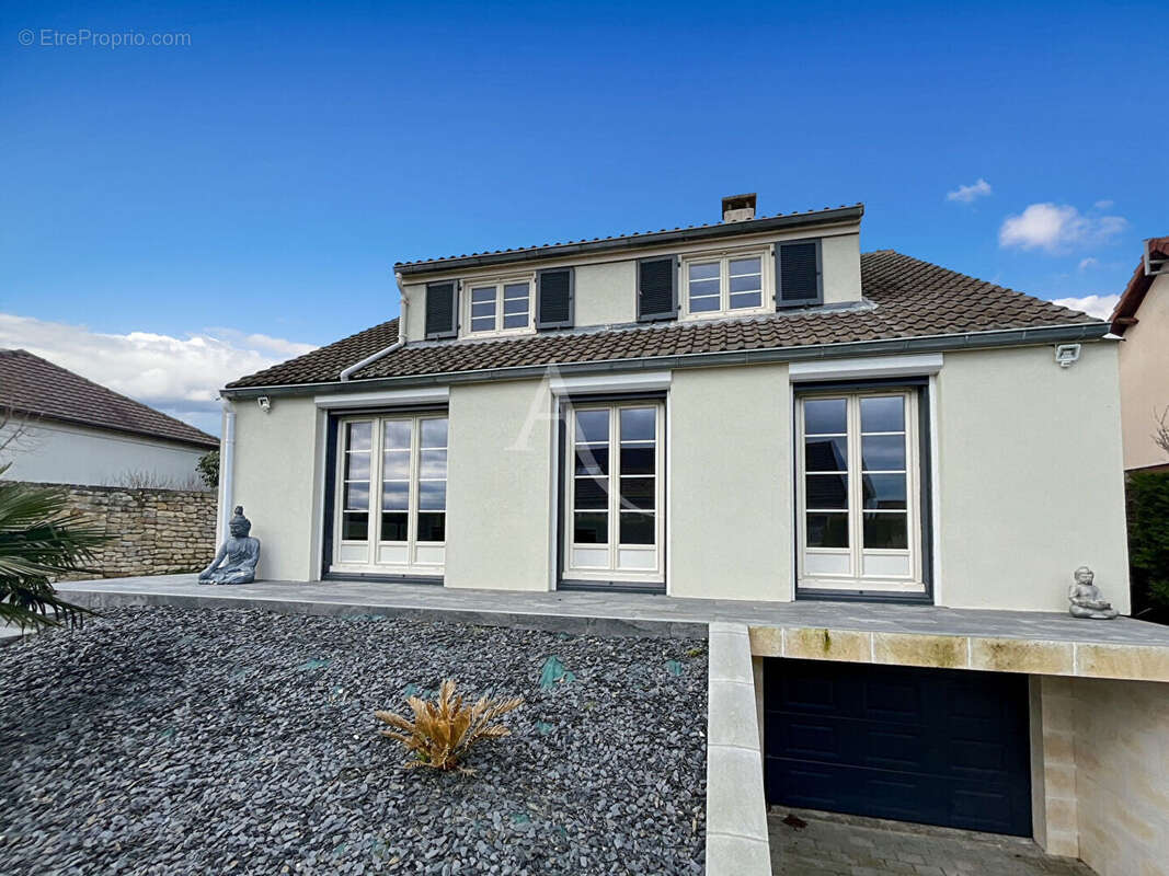 Maison à MEZY-SUR-SEINE