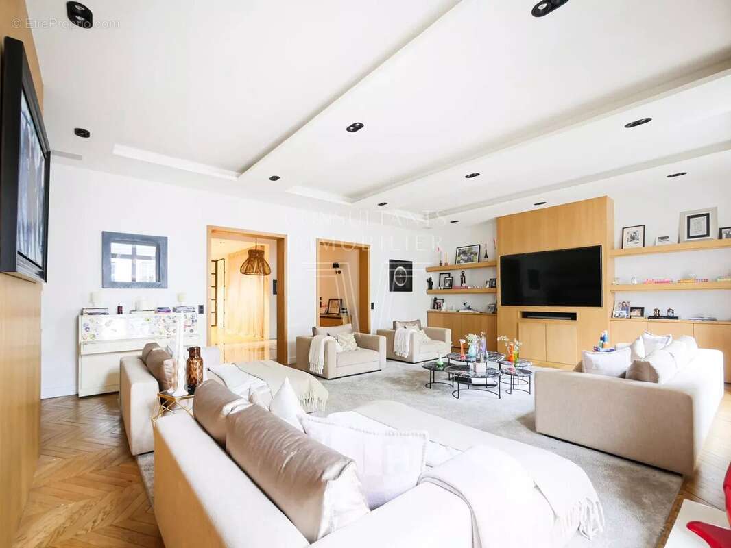 Appartement à PARIS-16E