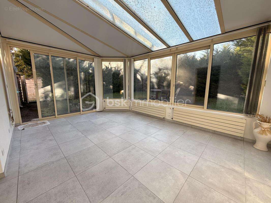 Maison à MONTCOURT-FROMONVILLE