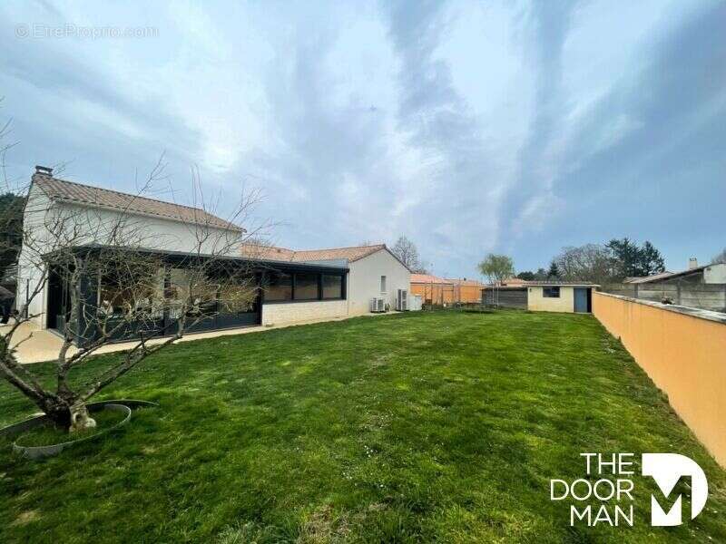 Maison à GERMOND-ROUVRE