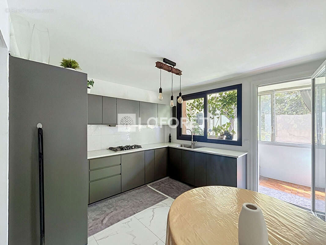 Appartement à MARSEILLE-4E