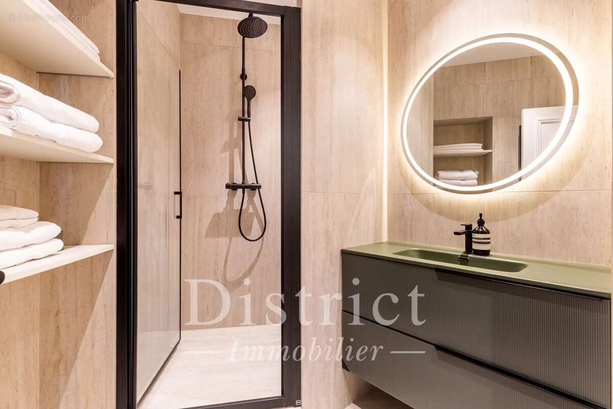 Appartement à PARIS-18E