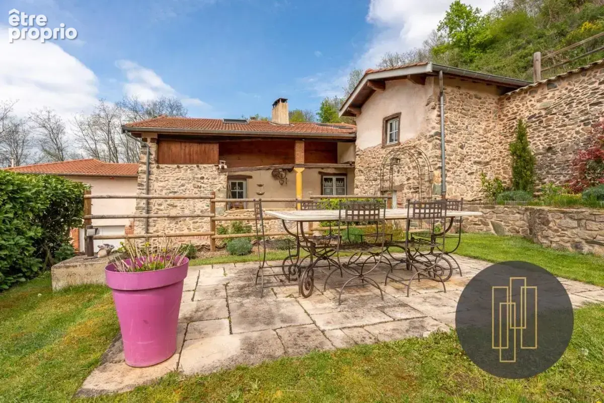 Maison à COURZIEU