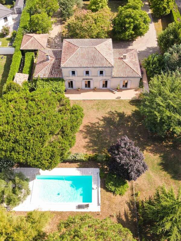 Maison 268 m² à Carbon-Blanc  - photo 4