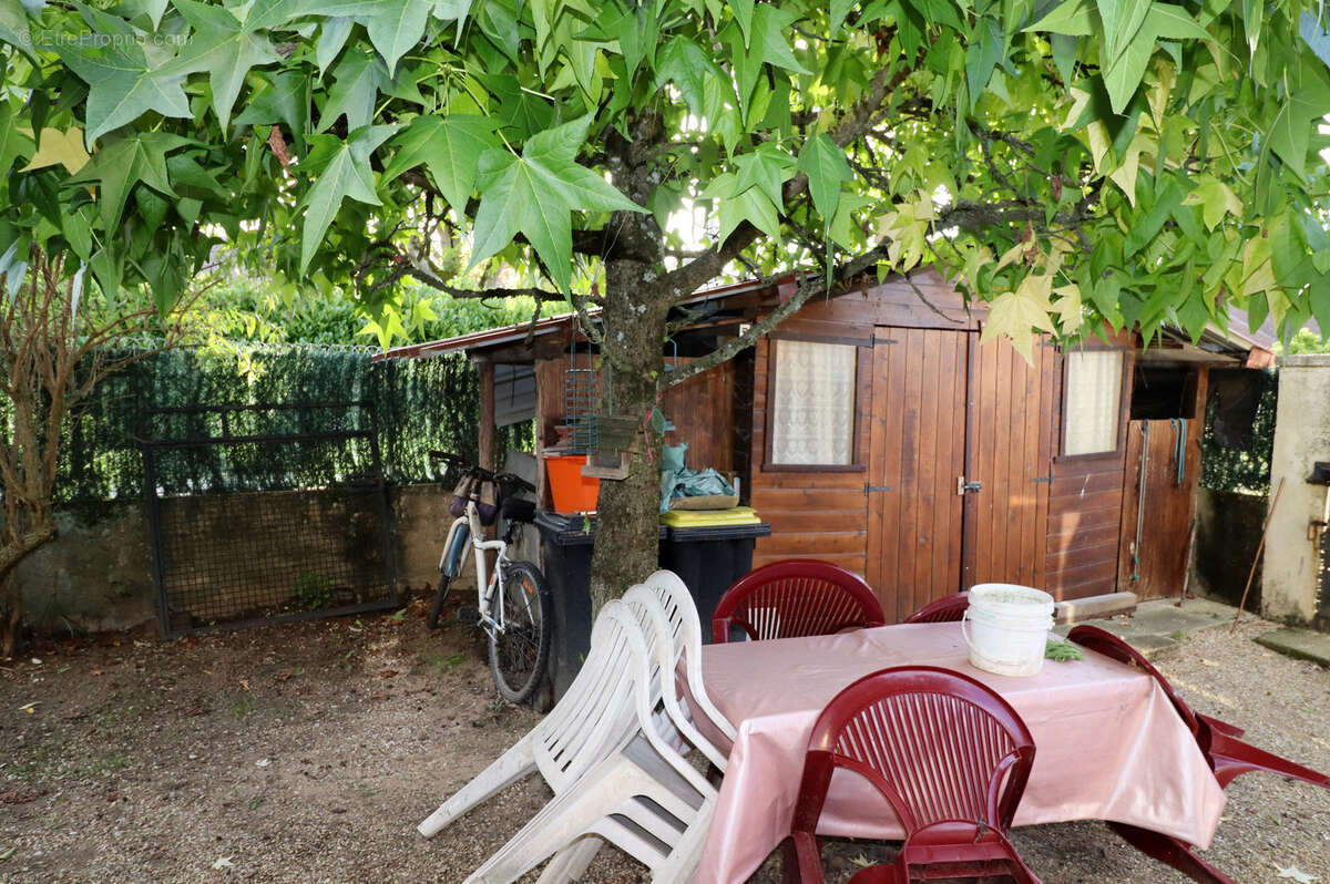 Proche de CUISERY (71) Maison de village en pierre rénovée avec dépendances - photo 14