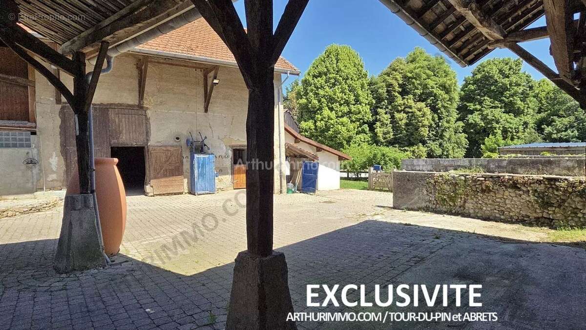 Maison à LA TOUR-DU-PIN