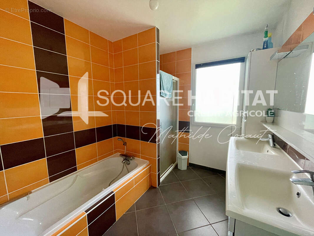 Maison à SAINT-MACAIRE-EN-MAUGES