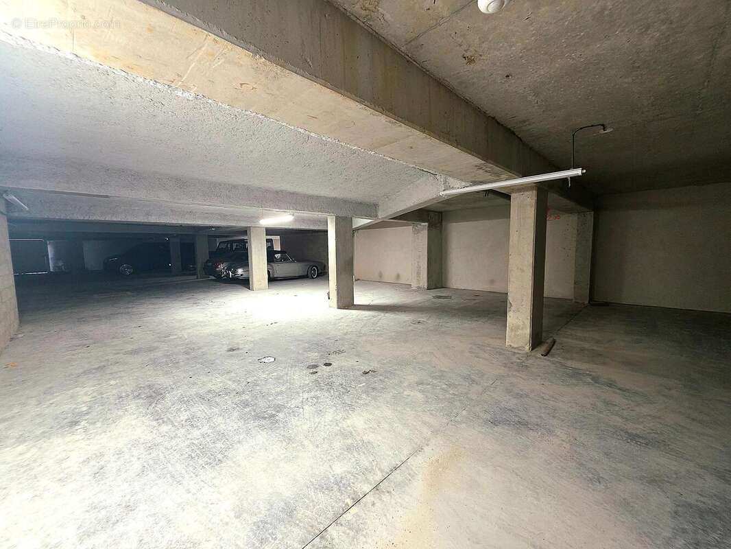 Commerce 2500 m² à Bussy-Saint-Georges  - photo 7