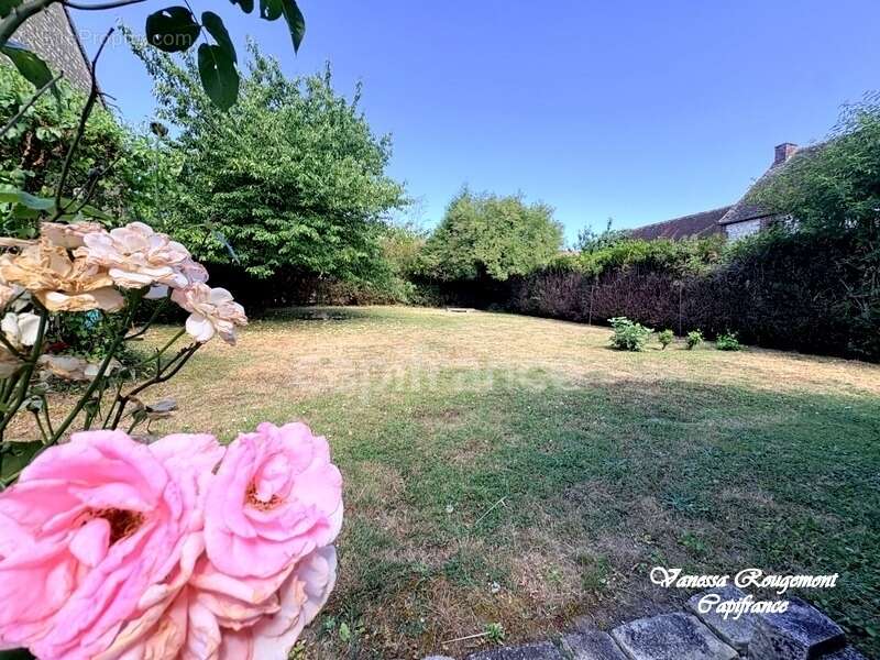 Maison familiale de 140 m² avec jardin arboré et dépendance – Poilly-sur-Tholon - photo 17
