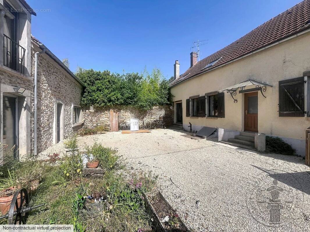 Maison à EPERNON