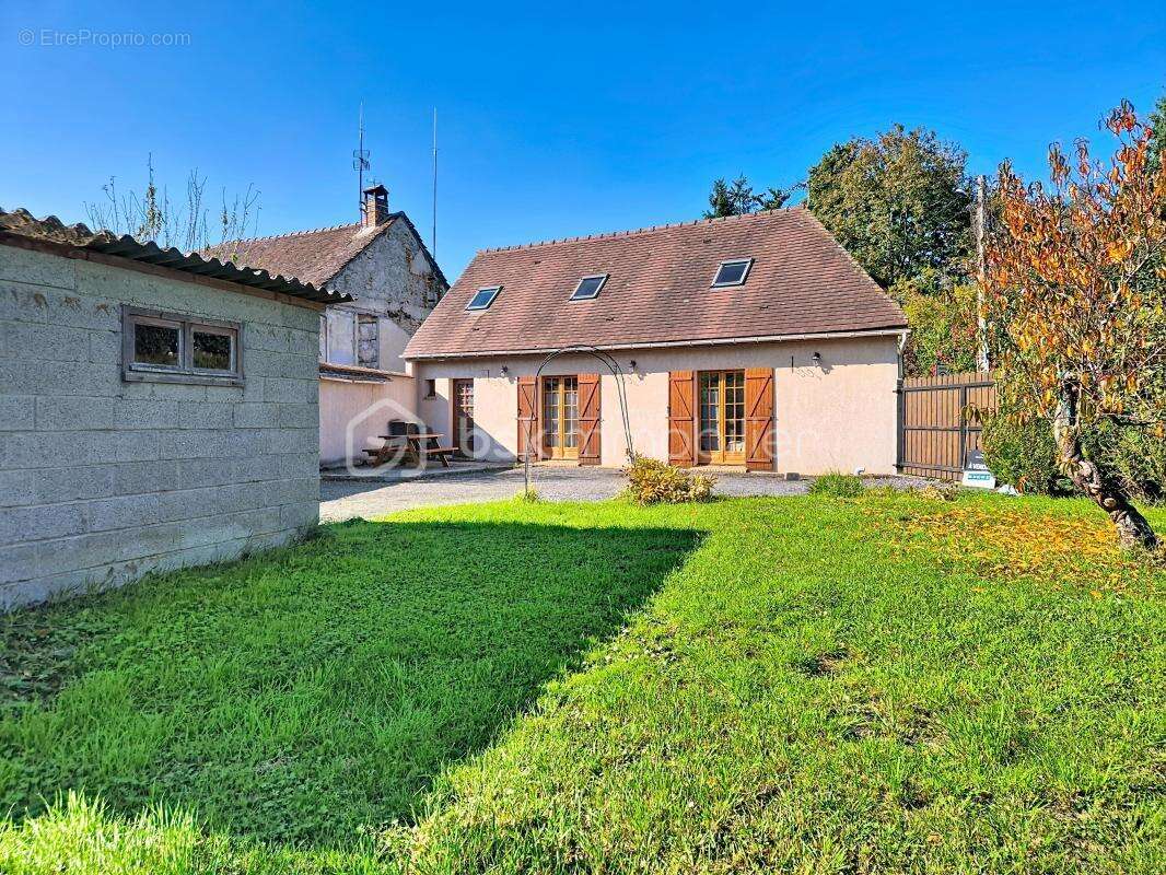 Maison à LES CHAPELLES-BOURBON